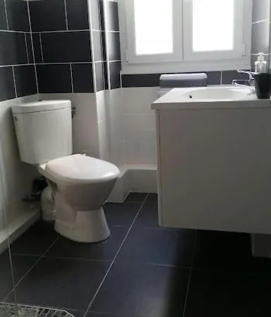 Appartement Joli F2 200m: *