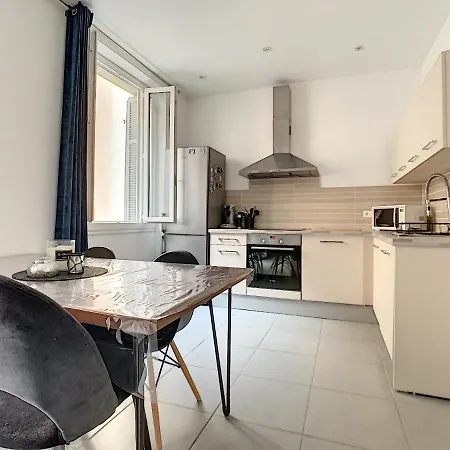 Joli F2 200m: Appartement Ajaccio (Corsica)